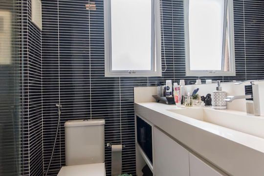 Banheiro Suite 2 de apartamento à venda com 2 quartos, 130m² em Paraíso do Morumbi, São Paulo