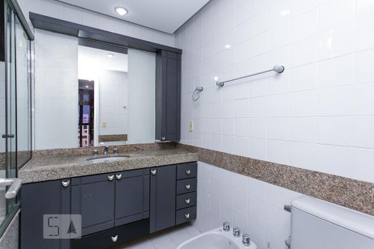 BANHEIRO de apartamento para alugar com 4 quartos, 193m² em Barra da Tijuca, Rio de Janeiro