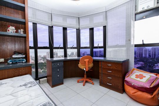 SUÍTE de apartamento para alugar com 4 quartos, 193m² em Barra da Tijuca, Rio de Janeiro