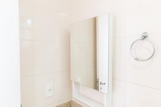Banheiro Social de apartamento à venda com 3 quartos, 63m² em Vila Paulista, São Paulo