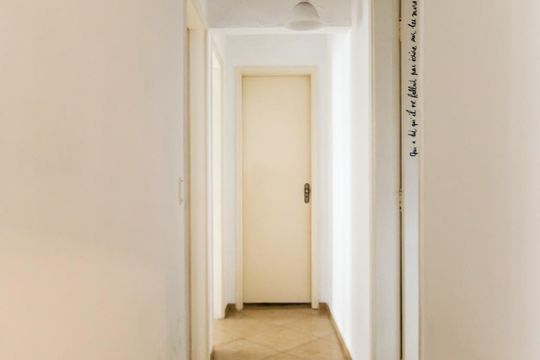 Corredor de apartamento para alugar com 3 quartos, 68m² em Jardim Pinheiros, São Paulo