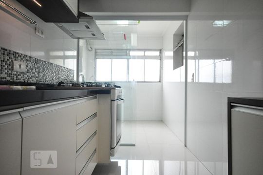 cozinha de apartamento para alugar com 2 quartos, 80m² em Vila Alexandria, São Paulo