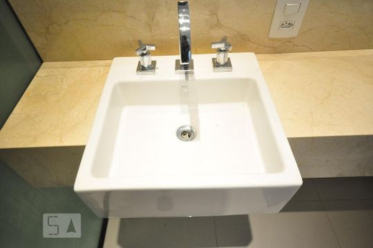 detalhe do banheiro de apartamento para alugar com 2 quartos, 80m² em Vila Alexandria, São Paulo