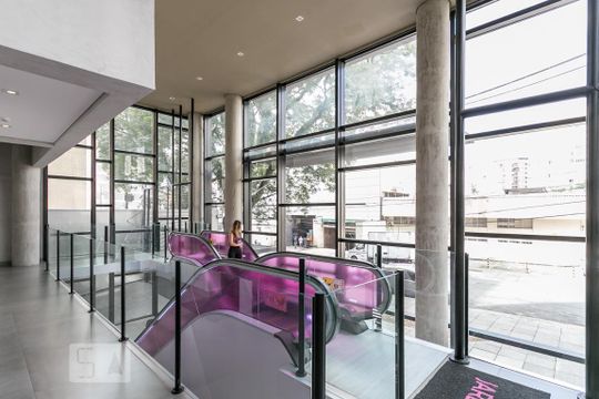 Escada rolante de apartamento para alugar com 1 quarto, 36m² em Jardim Paulista, São Paulo