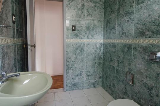 BANHEIRO de apartamento à venda com 3 quartos, 100m² em Leblon, Rio de Janeiro