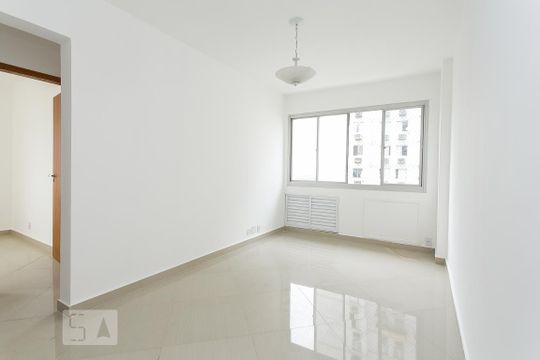 SALA de apartamento para alugar com 2 quartos, 52m² em Barra da Tijuca, Rio de Janeiro