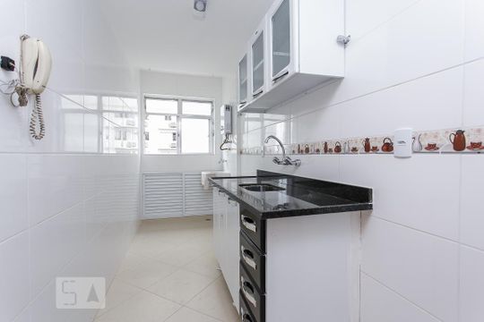 COZINHA de apartamento para alugar com 2 quartos, 52m² em Barra da Tijuca, Rio de Janeiro