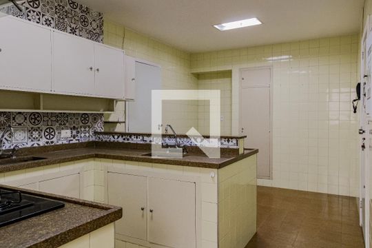 Cozinha de apartamento à venda com 3 quartos, 240m² em Copacabana, Rio de Janeiro
