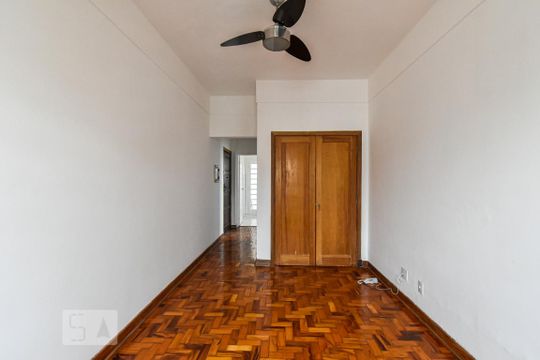 Sala e Quarto de kitnet/studio à venda com 1 quarto, 43m² em Bela Vista, São Paulo