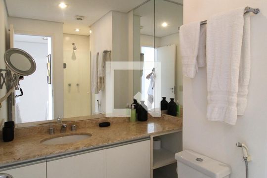 Banheiro da Suíte de apartamento à venda com 1 quarto, 50m² em Vila Nova Conceição, São Paulo