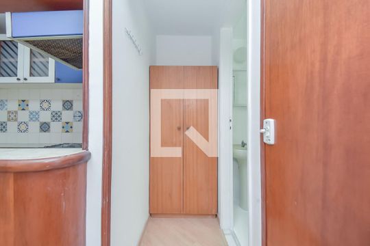 Corredor de kitnet/studio para alugar com 1 quarto, 25m² em Santa Cecília, São Paulo