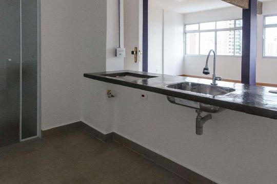 Cozinha de apartamento para alugar com 1 quarto, 40m² em Perdizes, São Paulo