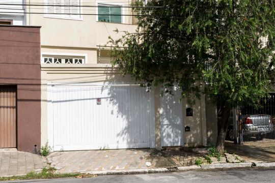 Fachada de casa à venda com 2 quartos, 140m² em Cambuci, São Paulo