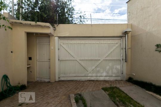 Quintal da frente de casa à venda com 2 quartos, 140m² em Cambuci, São Paulo