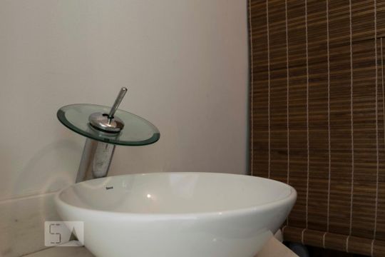 1o. Andar - Banheiro social (Torneira) de casa à venda com 2 quartos, 140m² em Cambuci, São Paulo