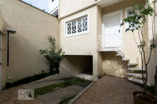 Quintal da frente de casa à venda com 2 quartos, 140m² em Cambuci, São Paulo