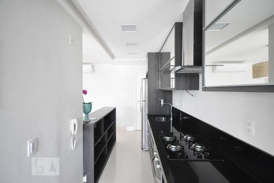 cozinha de apartamento para alugar com 2 quartos, 61m² em Vila Andrade, São Paulo