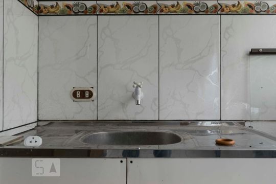 Cozinha (Torneira) de kitnet/studio para alugar com 1 quarto, 35m² em Vila Mariana, São Paulo