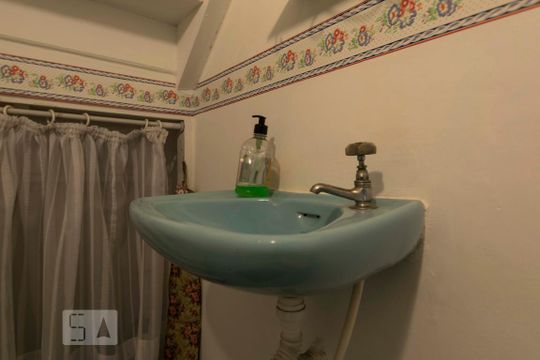 1o. Andar - Lavabo (Torneira) de casa para alugar com 4 quartos, 180m² em Vila Mariana, São Paulo