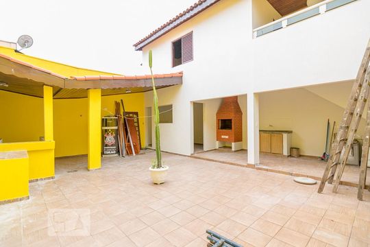 Quintal de casa à venda com 4 quartos, 300m² em Nova Petrópolis, São Bernardo do Campo