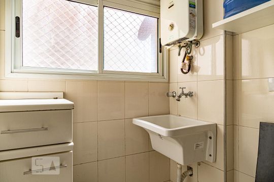 Área de serviço de apartamento para alugar com 2 quartos, 54m² em Consolação, São Paulo
