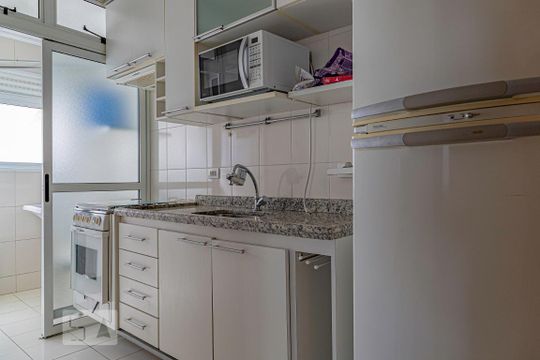 Cozinha de apartamento para alugar com 2 quartos, 54m² em Consolação, São Paulo