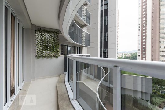 Varanda de kitnet/studio para alugar com 1 quarto, 50m² em Empresarial 18 do Forte, Barueri