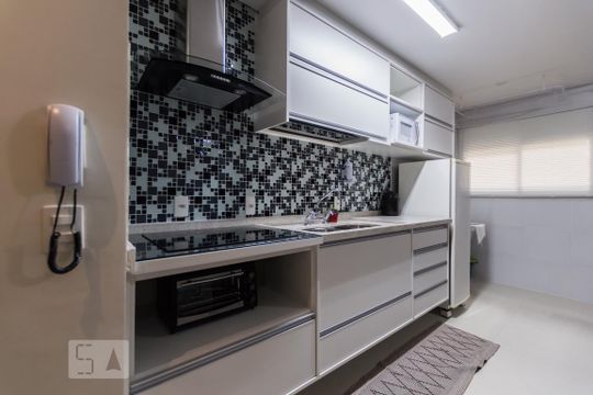 Cozinha de kitnet/studio para alugar com 1 quarto, 50m² em Empresarial 18 do Forte, Barueri