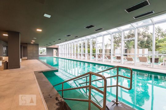 Piscina coberta de kitnet/studio para alugar com 1 quarto, 50m² em Empresarial 18 do Forte, Barueri