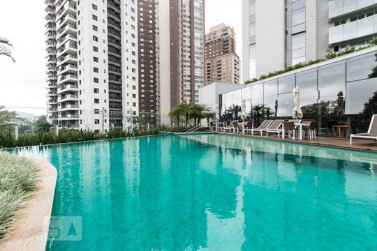 Piscina externa de kitnet/studio para alugar com 1 quarto, 50m² em Empresarial 18 do Forte, Barueri