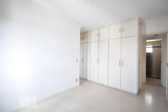 suíte  de apartamento à venda com 3 quartos, 115m² em Jardim Ampliação, São Paulo
