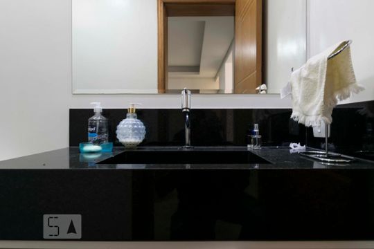 1o. Andar - Banheiro social (Torneira) de apartamento à venda com 3 quartos, 230m² em Vila Monumento, São Paulo