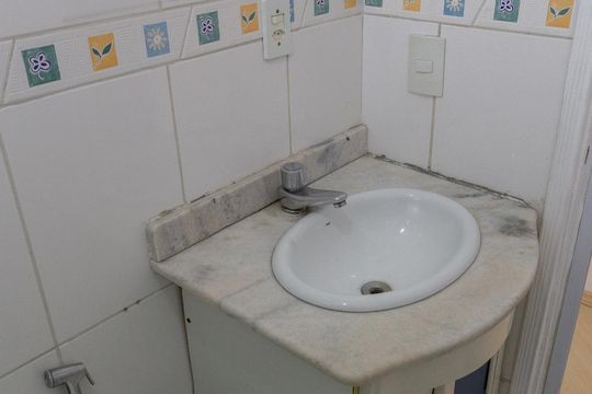 Banheiro de apartamento à venda com 1 quarto, 50m² em Água Branca, São Paulo