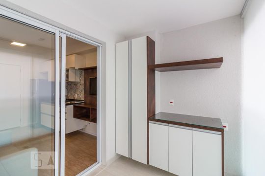 Varanda de kitnet/studio para alugar com 1 quarto, 33m² em Barra Funda, São Paulo