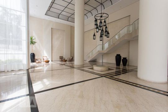 Hall de apartamento para alugar com 2 quartos, 77m² em Cerqueira César, São Paulo