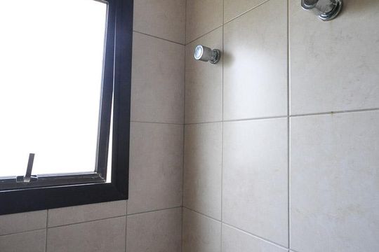 detalhe do banheiro suíte 2 de apartamento à venda com 4 quartos, 200m² em Paraíso do Morumbi, São Paulo