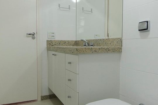 BANHEIRO DA SUITE de apartamento à venda com 4 quartos, 165m² em Lagoa, Rio de Janeiro