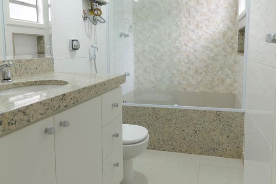 BANHEIRO DA SUITE de apartamento à venda com 4 quartos, 165m² em Lagoa, Rio de Janeiro
