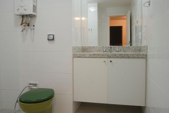 BANHEIRO SOCIAL de apartamento à venda com 4 quartos, 165m² em Lagoa, Rio de Janeiro