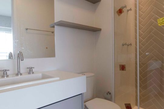 Banheiro de kitnet/studio à venda com 1 quarto, 33m² em Barra Funda, São Paulo