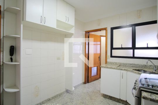 Cozinha de apartamento para alugar com 3 quartos, 93m² em Vila Azevedo, São Paulo