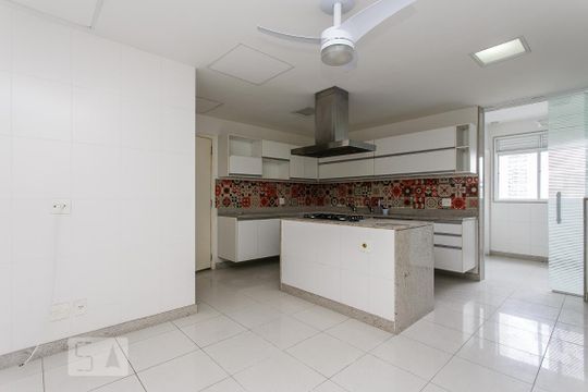 COZINHA de apartamento à venda com 4 quartos, 280m² em Barra da Tijuca, Rio de Janeiro