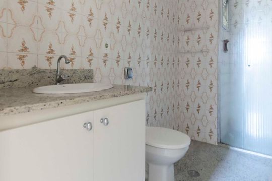Banheiro de apartamento para alugar com 2 quartos, 60m² em Santa Teresinha, São Paulo