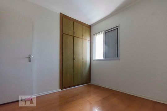 Quarto 2 de apartamento para alugar com 2 quartos, 60m² em Santa Teresinha, São Paulo
