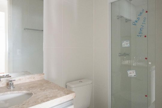 Banheiro de apartamento para alugar com 1 quarto, 42m² em Campo Belo, São Paulo