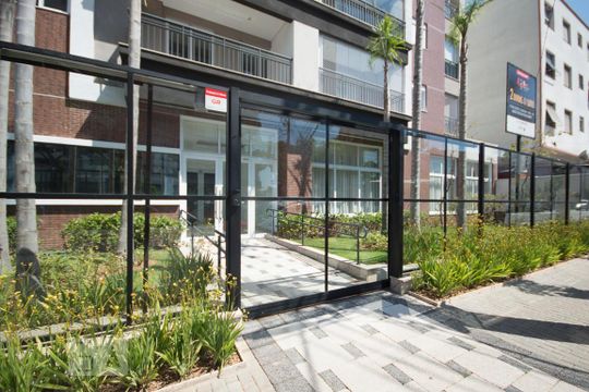 Fachada de apartamento para alugar com 1 quarto, 42m² em Campo Belo, São Paulo