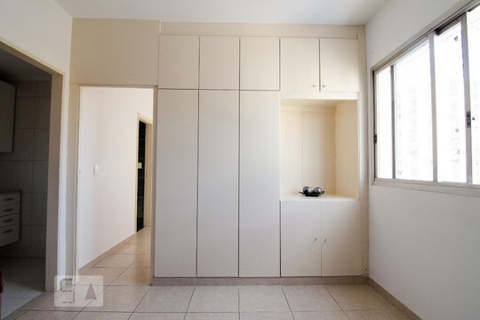 Sala de apartamento para alugar com 1 quarto, 58m² em Centro, Campinas
