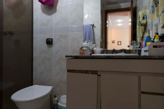 Banheiro de apartamento à venda com 1 quarto, 43m² em Santa Paula, São Caetano do Sul