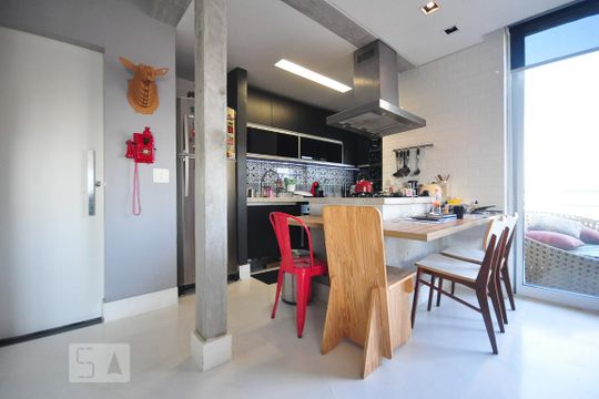 Cozinha de apartamento à venda com 1 quarto, 84m² em Vila Suzana, São Paulo