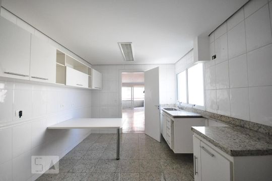 Cozinha de apartamento para alugar com 4 quartos, 210m² em Vila Andrade, São Paulo